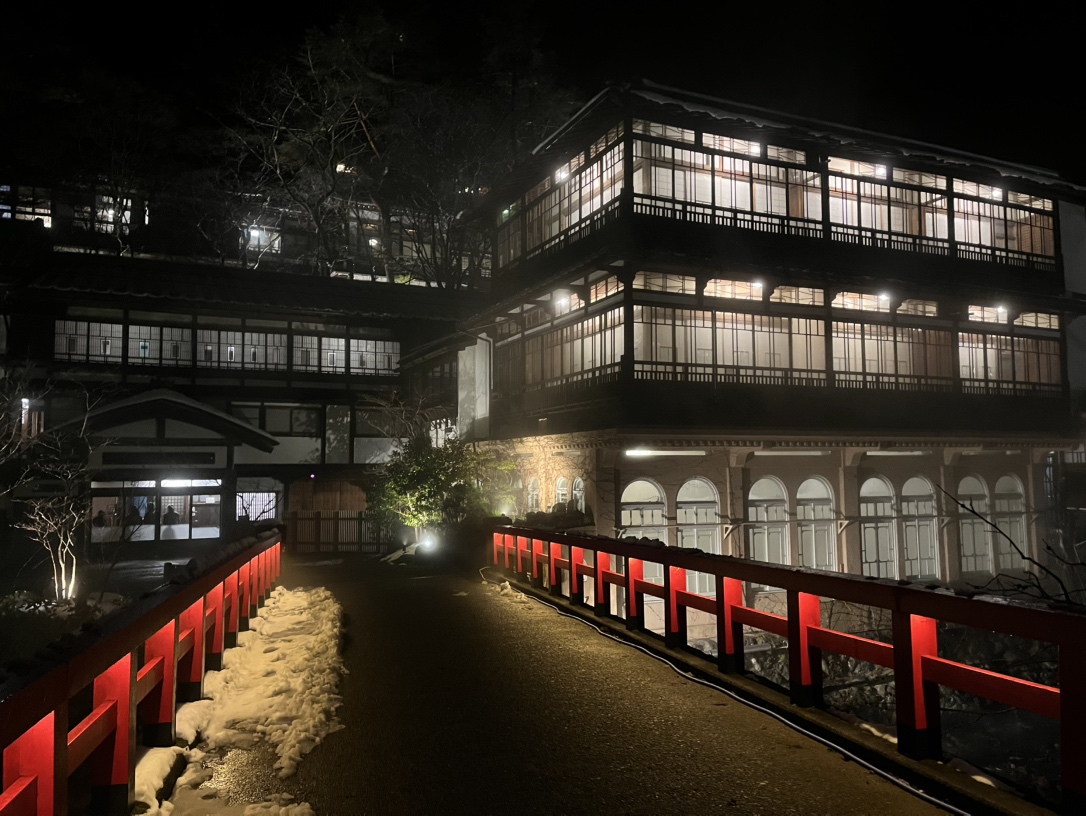 四万温泉、千と千尋の宿で学ぶ心